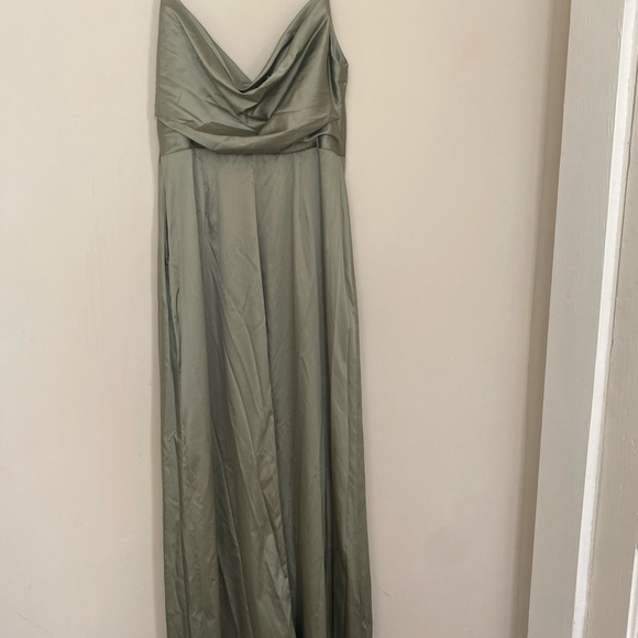 David's Bridal Green Ruched Maxi Gown - Picture 6 of 10